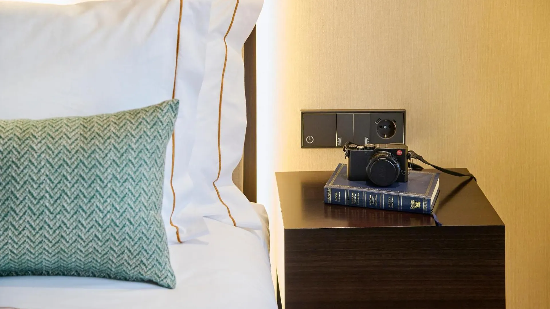 Hotel Moon & Sun Lisboa  Лиссабон